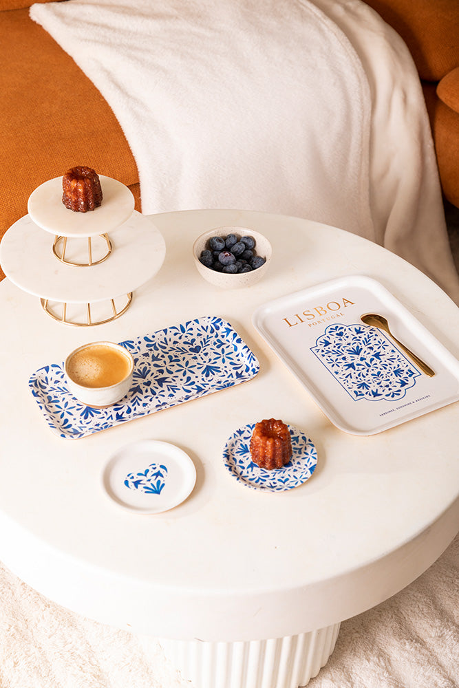 all-the-ways-to-say-coffee-trays-blue-swallows-tablett-holz-13-5x27-5 image 3