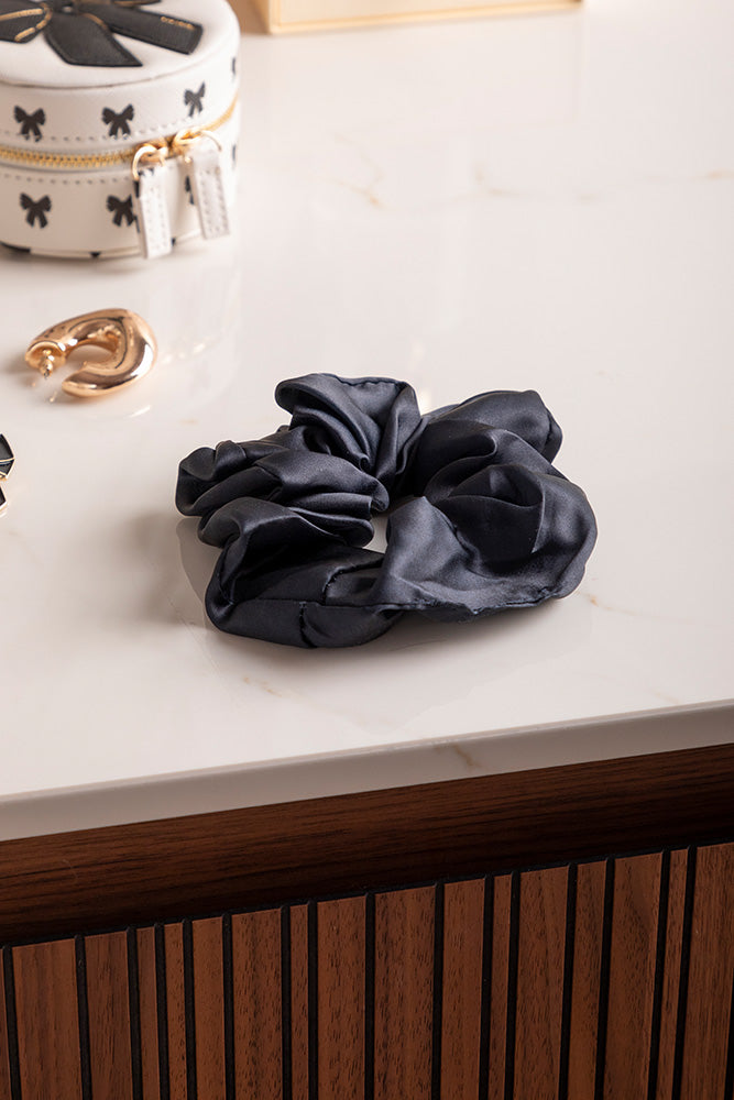 all-the-ways-to-say-black-bow-scrunchies-duo-schwarz-2er image 3
