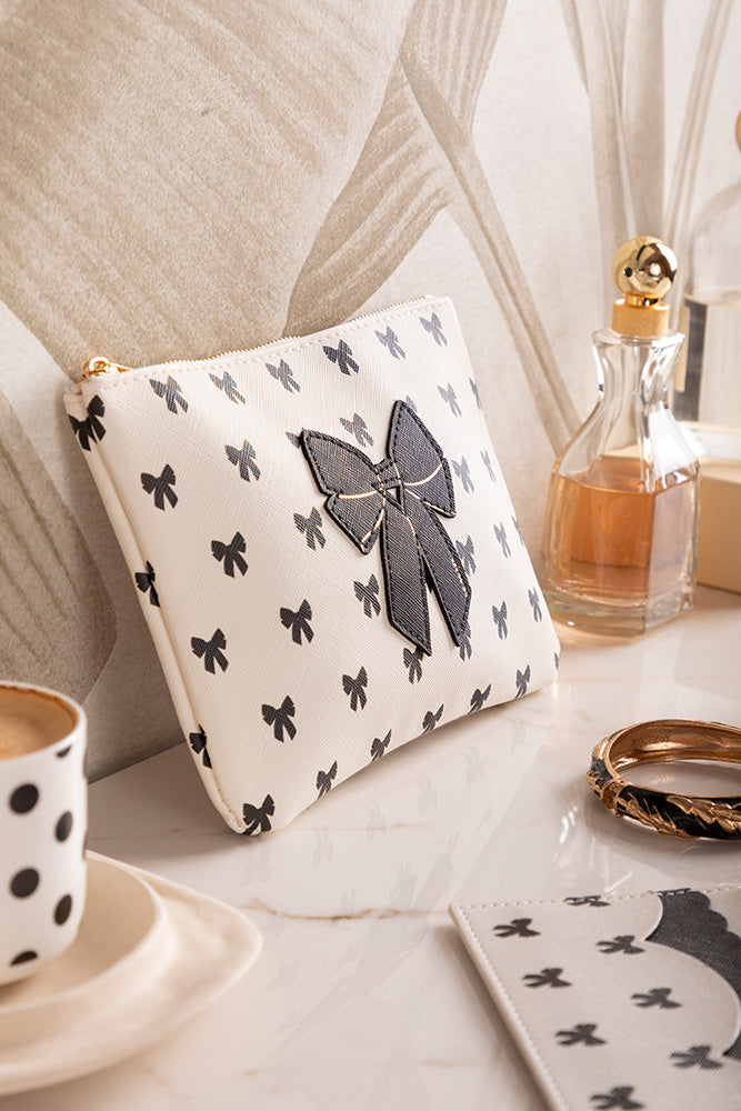 all-the-ways-to-say-black-bow-pouch-tasche-19x14-cm image 3