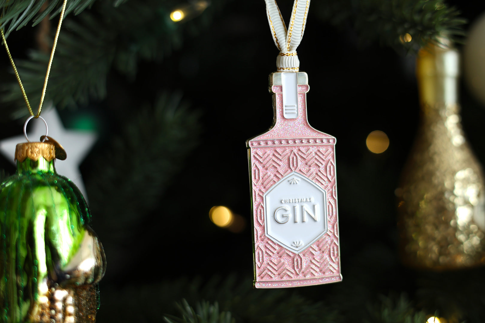 all-the-ways-to-say-christmas-gin-christbaumschmuck-emaille image 4