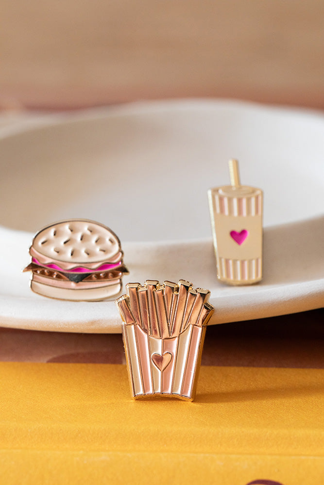 all-the-ways-to-say-junk-food-xl-pin-burger-pommes-gold image 2