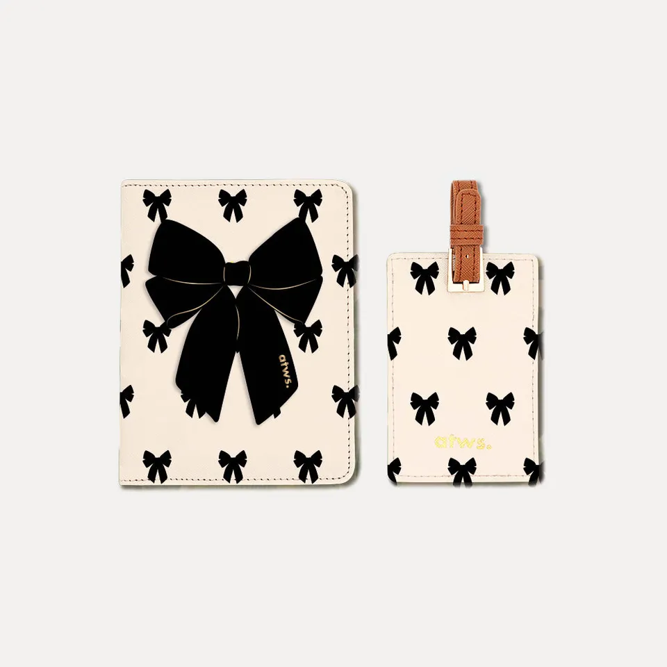 all-the-ways-to-say-black-bow-travel-set-reisepassh-lle-2tlg image 1