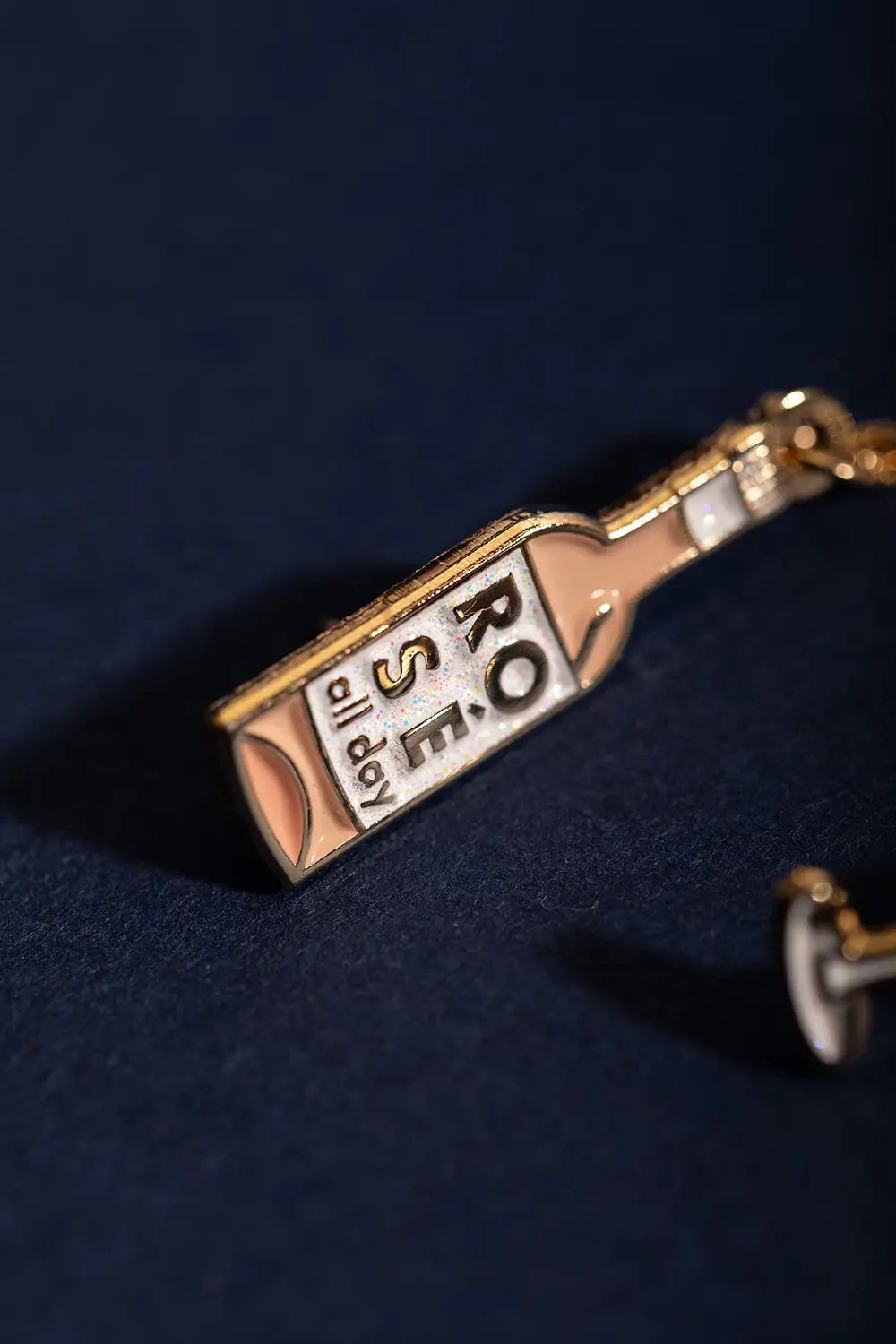 all-the-ways-to-say-rose-all-day-emaille-pin-set-gold-kette image 3