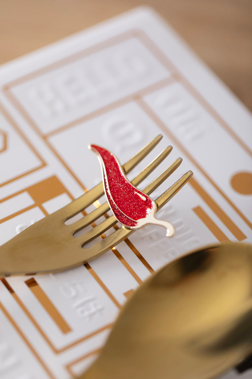 all-the-ways-to-say-pins-chili-pepper-pin-anstecker-rot image 2