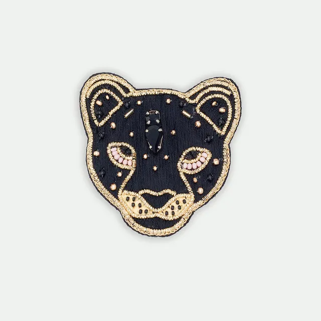 all-the-ways-to-say-black-leopard-brosche-gestickt image 1