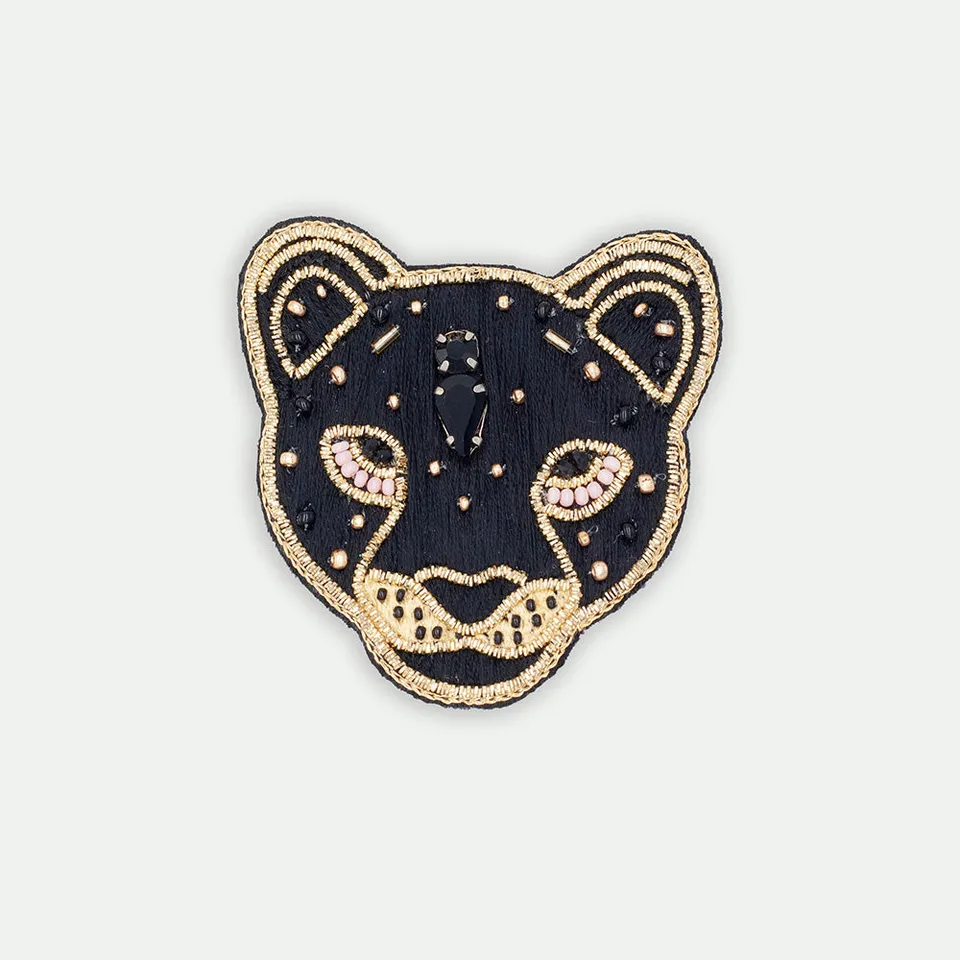 all-the-ways-to-say-black-leopard-brosche-gestickt image 1