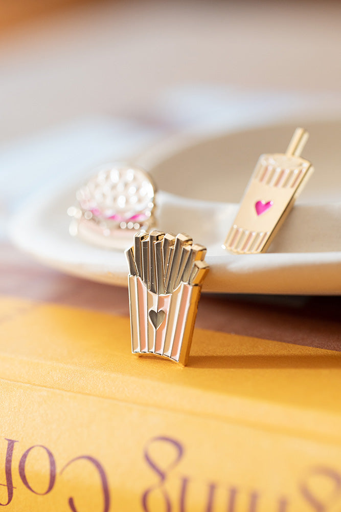 all-the-ways-to-say-junk-food-xl-pin-burger-pommes-gold image 7