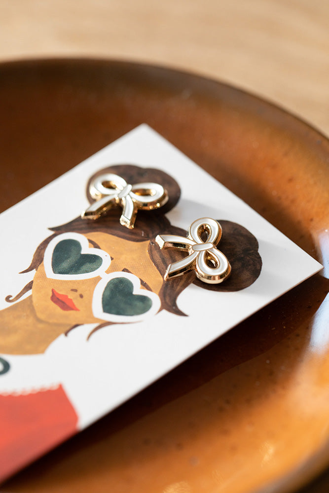 all-the-ways-to-say-bows-pin-schleife-gold-emaille image 3