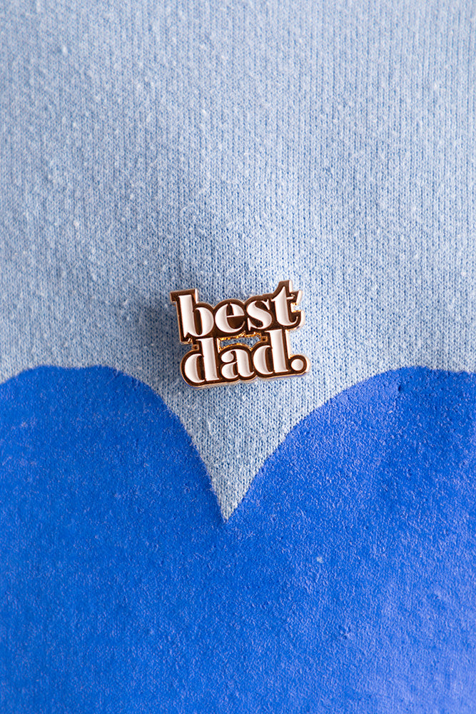 all-the-ways-to-say-best-dad-pin-emaille-gold-23-mm image 2