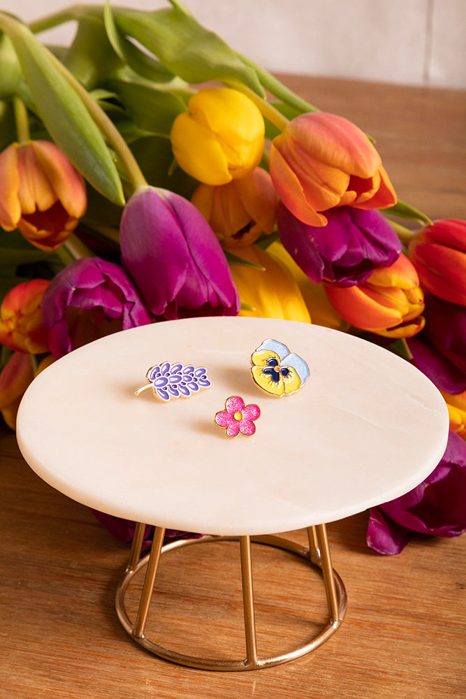 all-the-ways-to-say-flowers-anstecker-3er-set-emaille-gold image 3