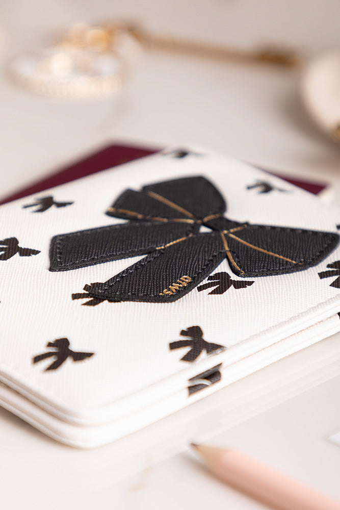 all-the-ways-to-say-black-bow-travel-set-reisepassh-lle-2tlg image 5