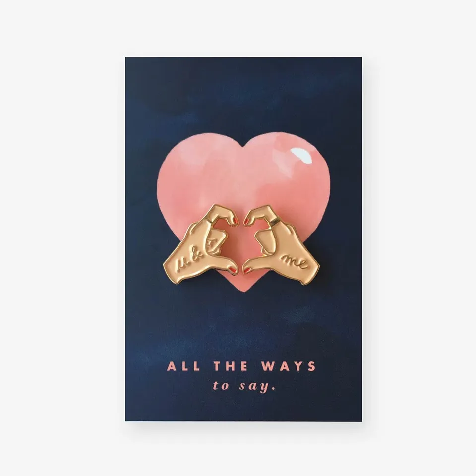 all-the-ways-to-say-pins-hands-of-love-anstecker-herz-2er-set image 1