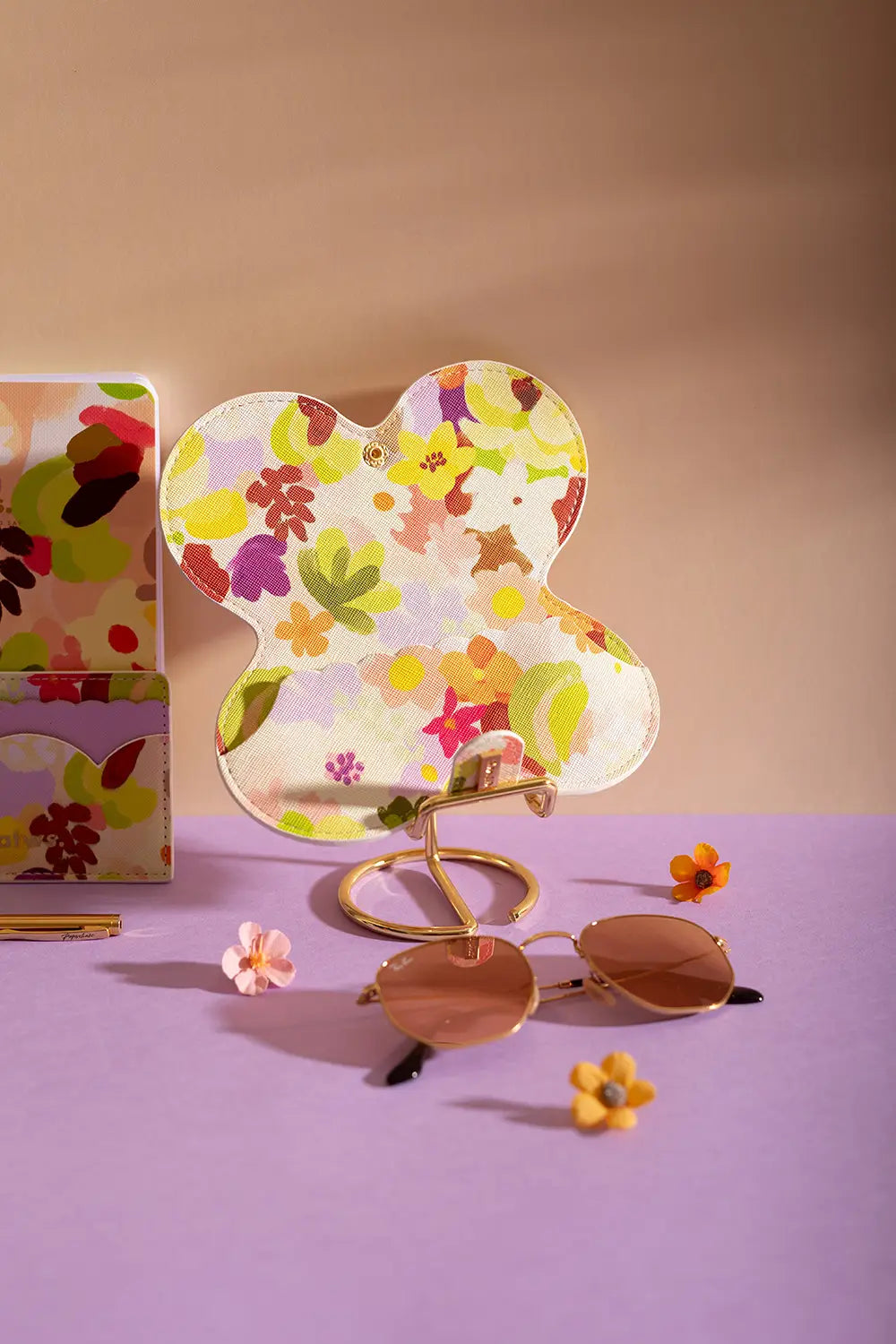 all-the-ways-to-say-clip-case-spring-sweets-brillenetui-floral image 3