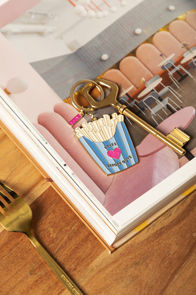 all-the-ways-to-say-fries-before-guys-schl-sselanh-nger-emaille image 3