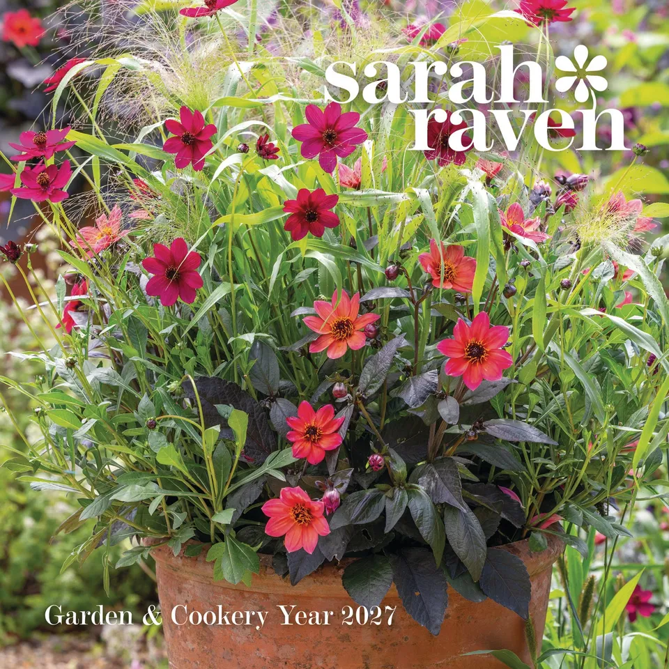 otter-house-sarah-raven-wandkalender-2027-garten image 1