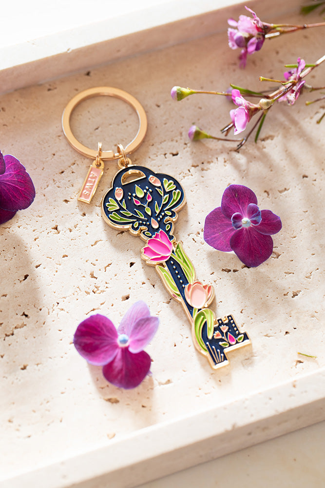 all-the-ways-to-say-garden-key-schl-sselanh-nger-emaille-gold image 2