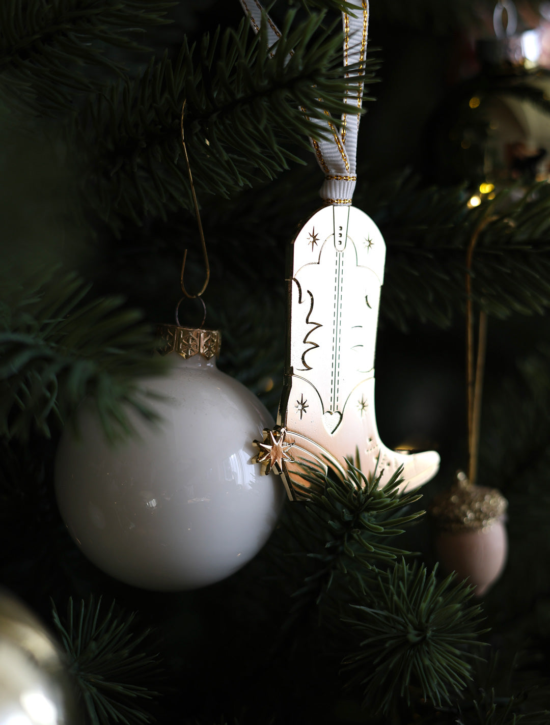 all-the-ways-to-say-gold-santiag-christbaumschmuck-stiefel image 3