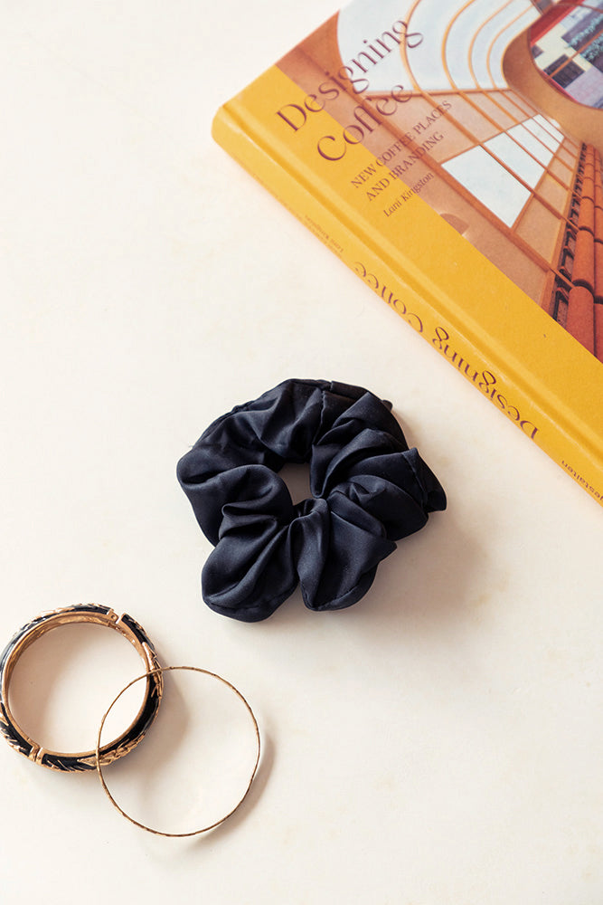 all-the-ways-to-say-black-bow-scrunchies-duo-schwarz-2er image 6