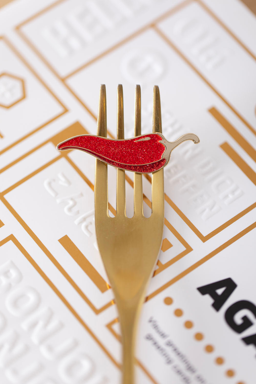 all-the-ways-to-say-pins-chili-pepper-pin-anstecker-rot image 3