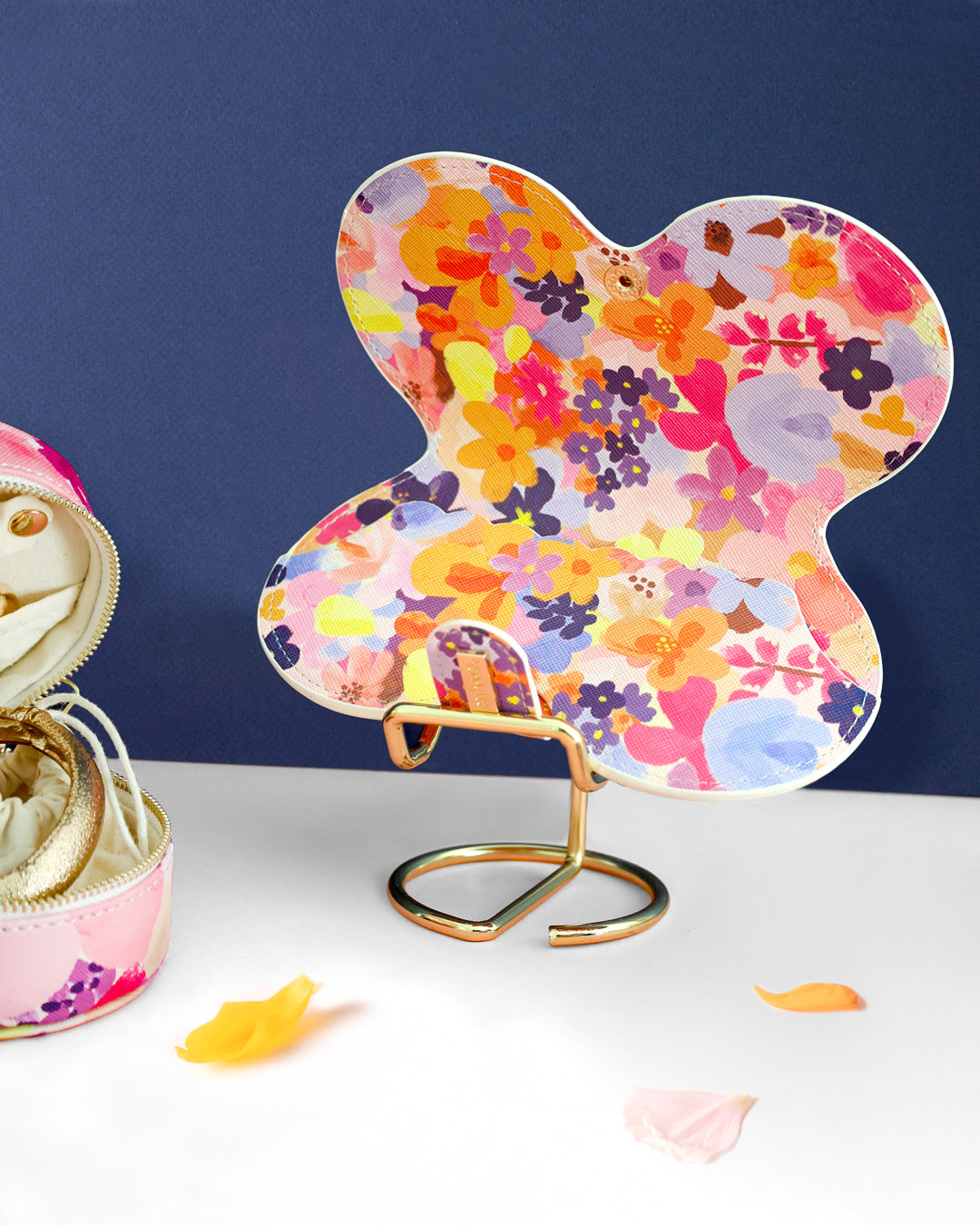 all-the-ways-to-say-flower-garden-clip-case-brillenetui image 3