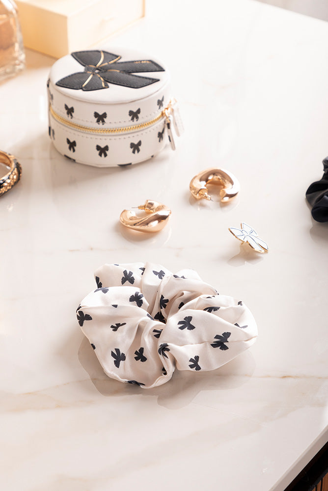 all-the-ways-to-say-black-bow-scrunchies-duo-schwarz-2er image 4
