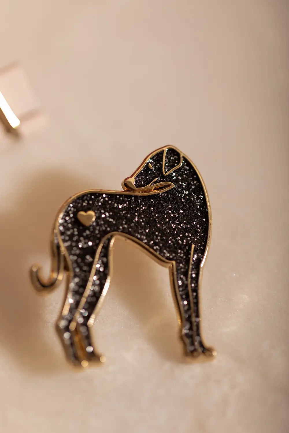 all-the-ways-to-say-pins-greyhound-emaille-pin-windhund-gold image 4