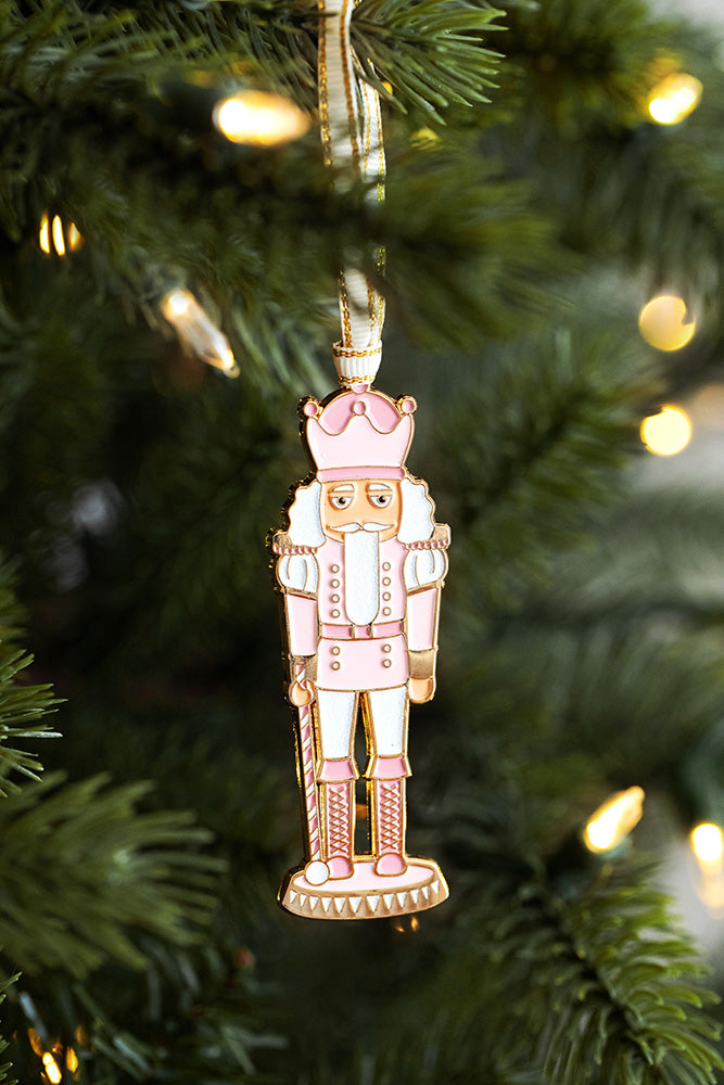 all-the-ways-to-say-nut-cracker-weihnachtsanh-nger-emaille-gold image 2