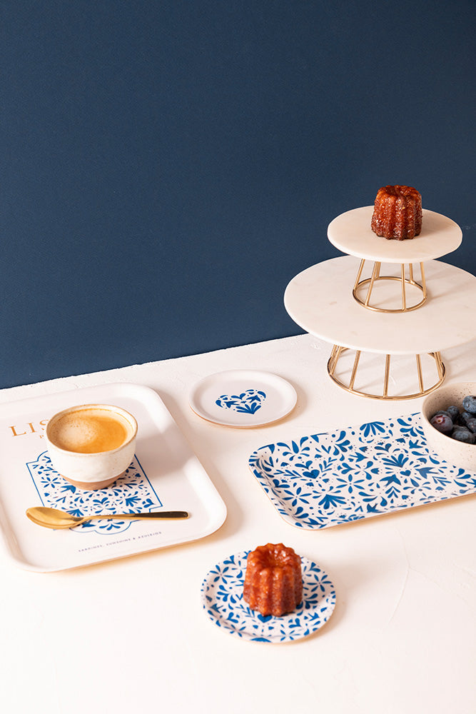 all-the-ways-to-say-coffee-trays-blue-swallows-tablett-holz-13-5x27-5 image 4