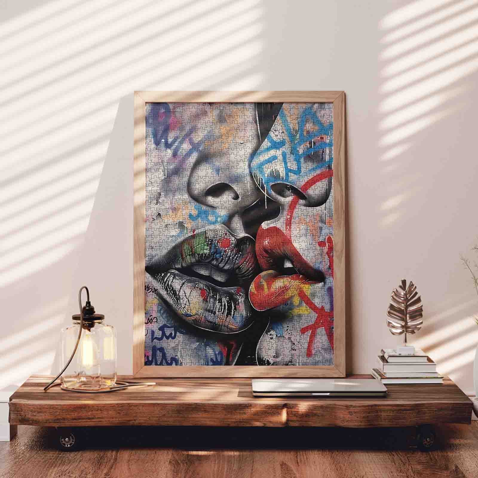 tucocoo-urban-passion-graffiti-kiss-puzzle-1000-teile image 3