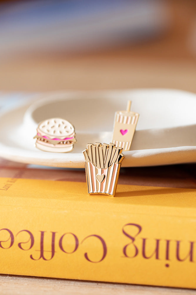 all-the-ways-to-say-junk-food-xl-pin-burger-pommes-gold image 6