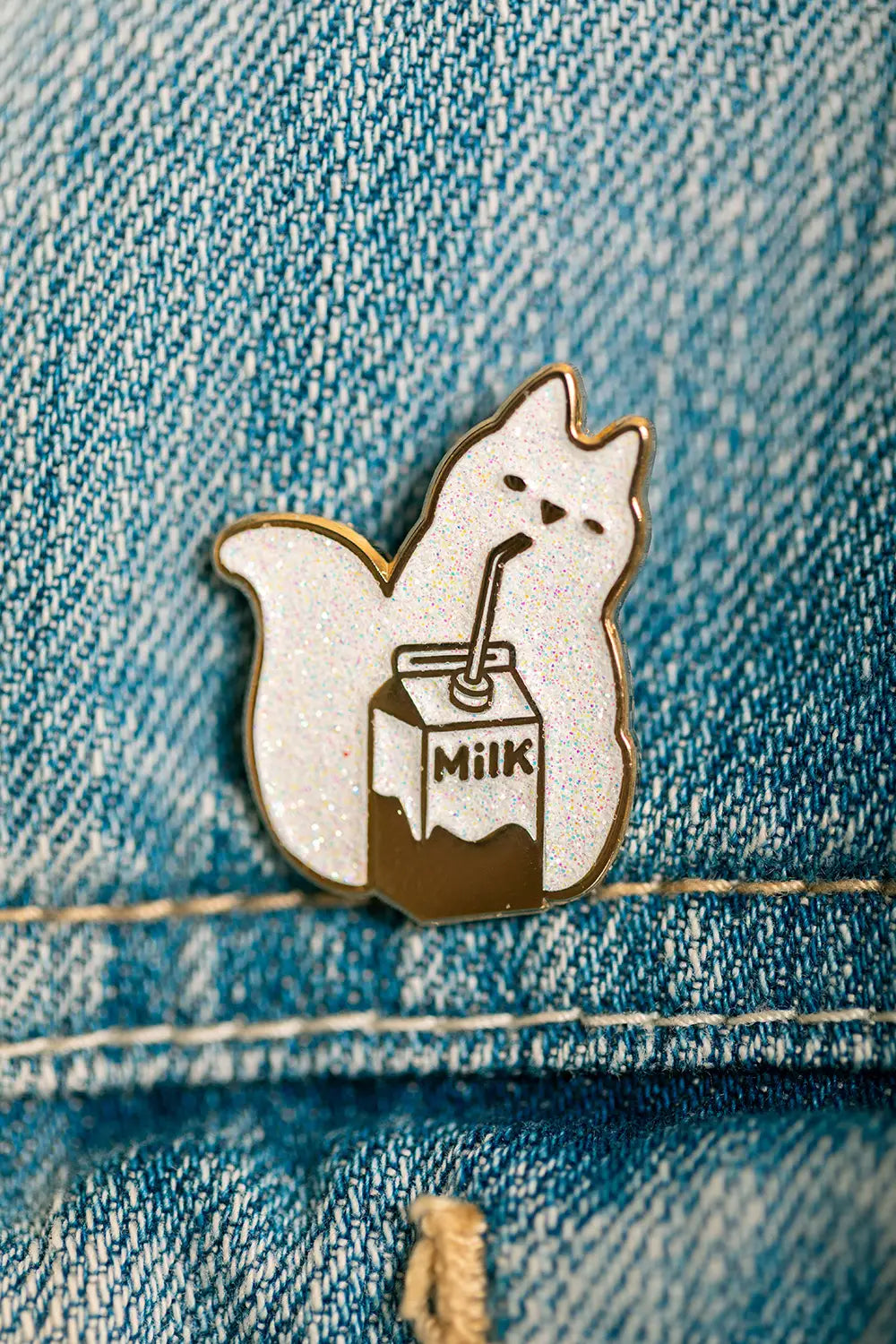 all-the-ways-to-say-pins-cat-milk-emaille-pin-katze-gold image 2