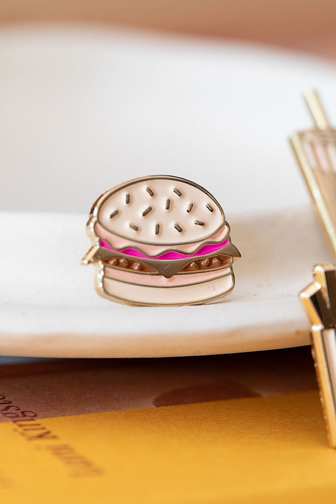 all-the-ways-to-say-junk-food-xl-pin-burger-pommes-gold image 3