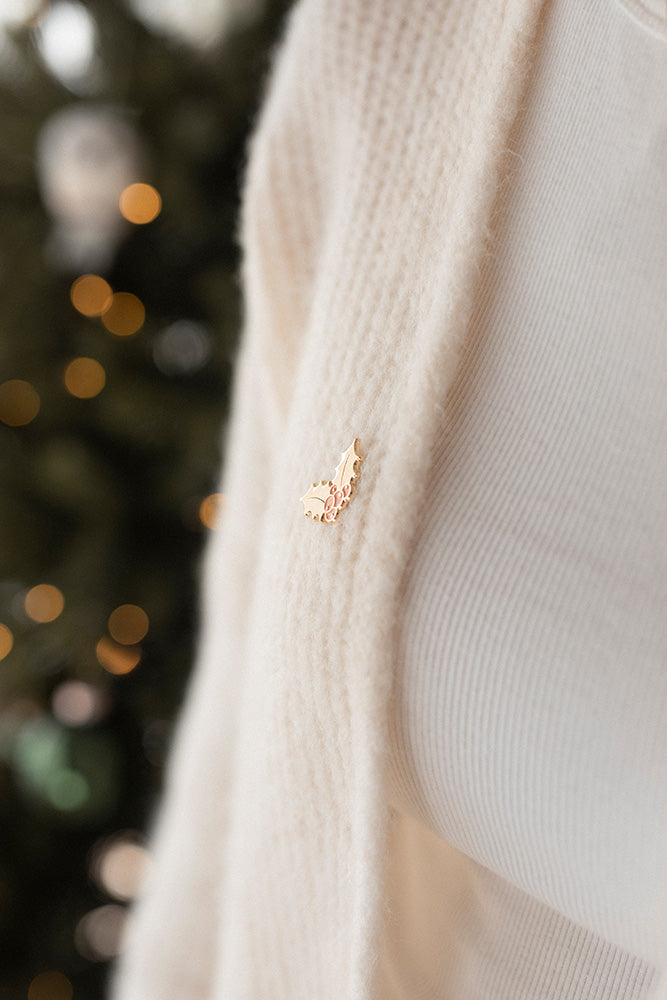 all-the-ways-to-say-holly-berry-pin-anstecker-emaille-gold image 7