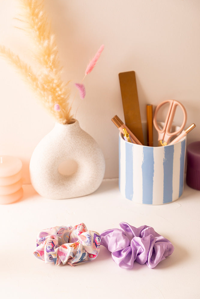 all-the-ways-to-say-parma-stamps-scrunchies-duo-haargummi-lila image 2