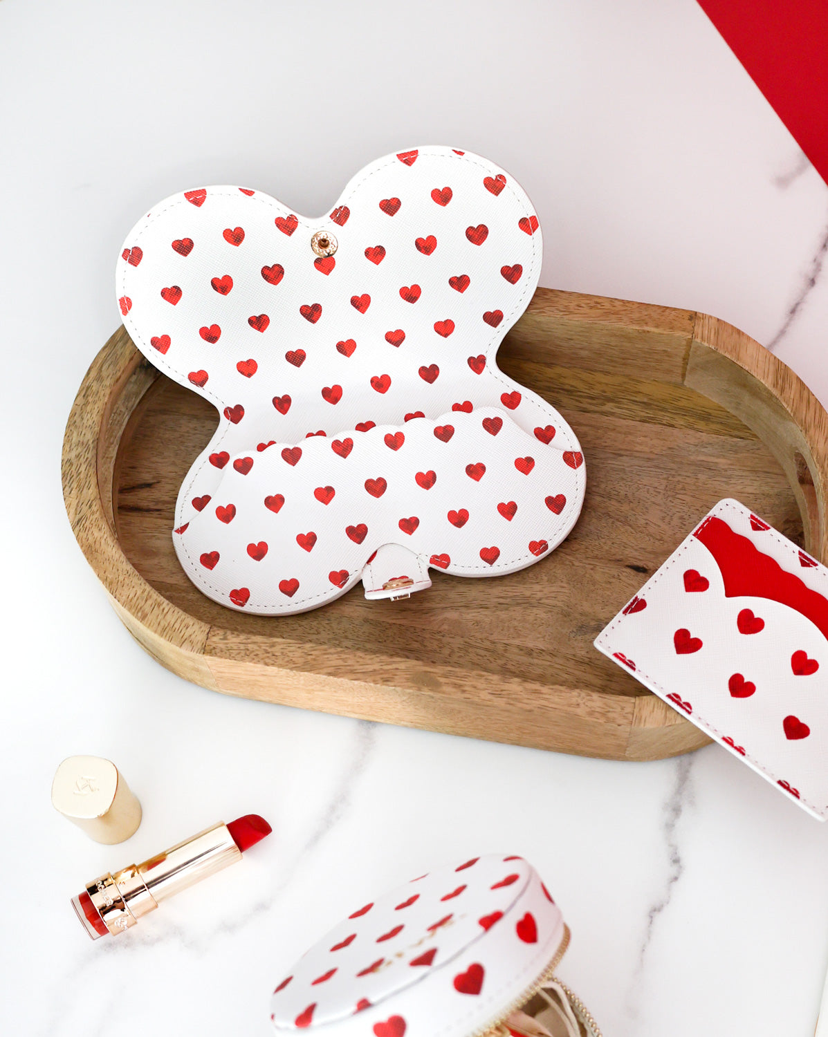 all-the-ways-to-say-clip-case-red-hearts-brillenetui-herzen image 8