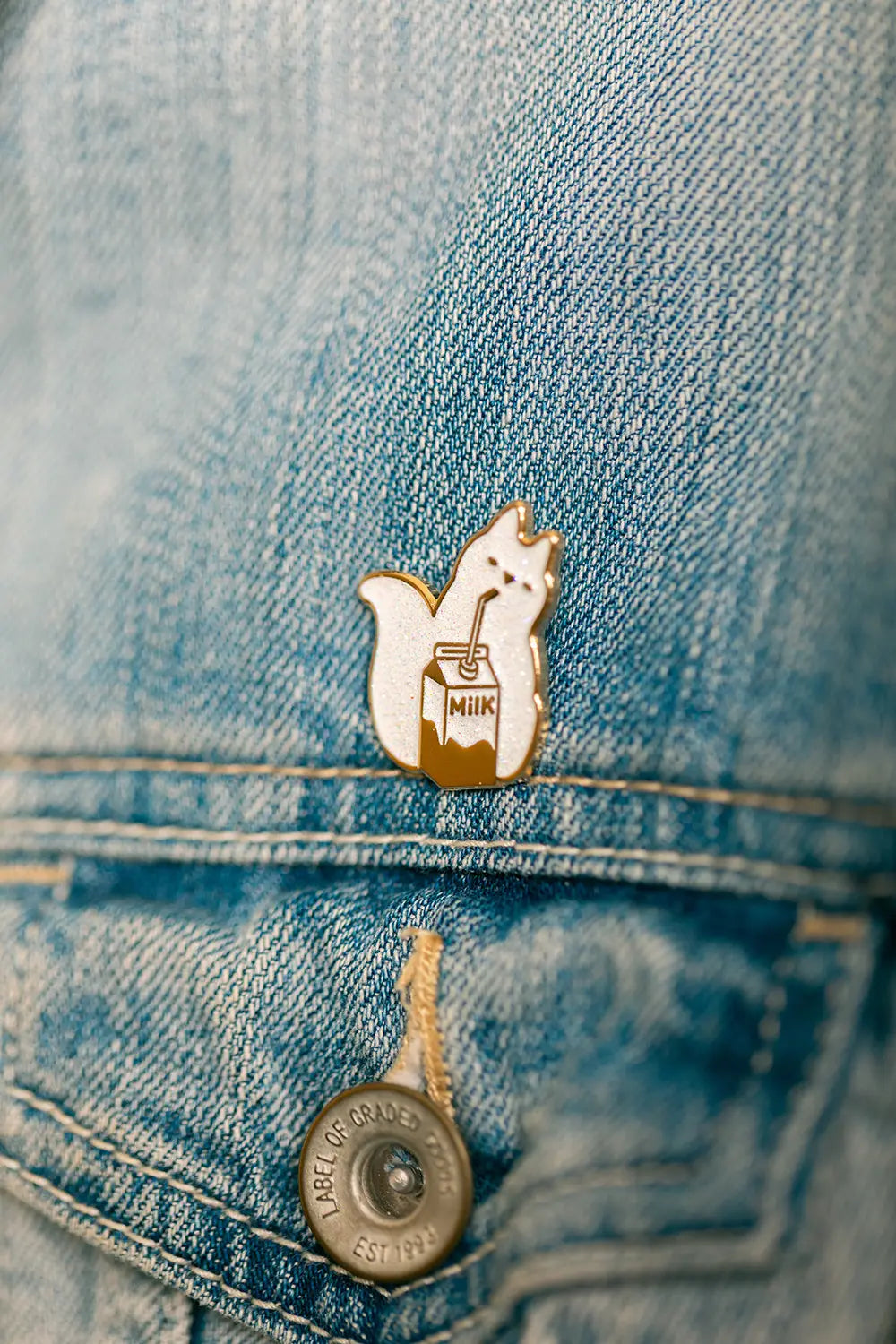 all-the-ways-to-say-pins-cat-milk-emaille-pin-katze-gold image 4