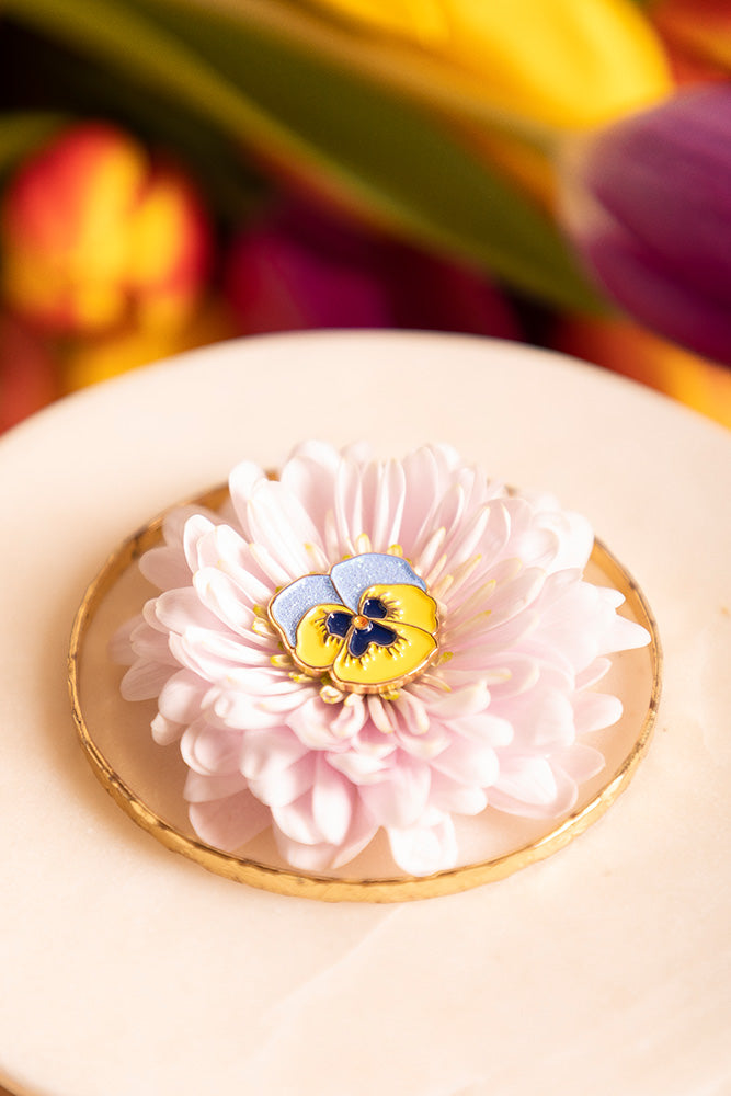 all-the-ways-to-say-flowers-anstecker-3er-set-emaille-gold image 2