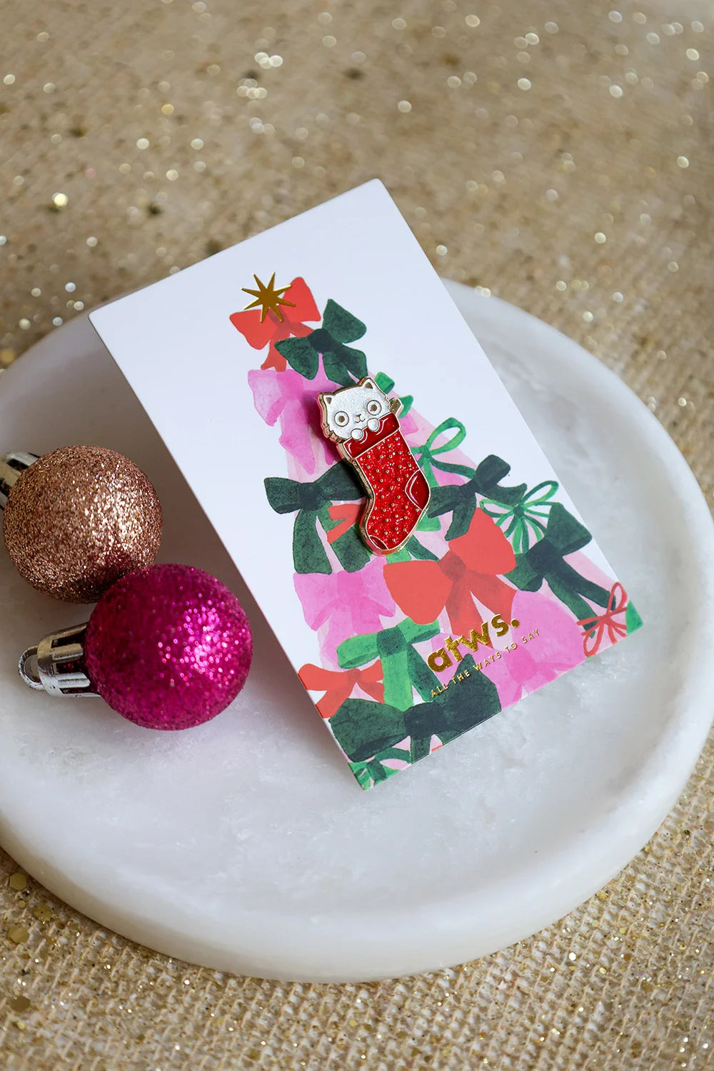 all-the-ways-to-say-cat-sock-pin-katze-weihnachten-emaille image 4