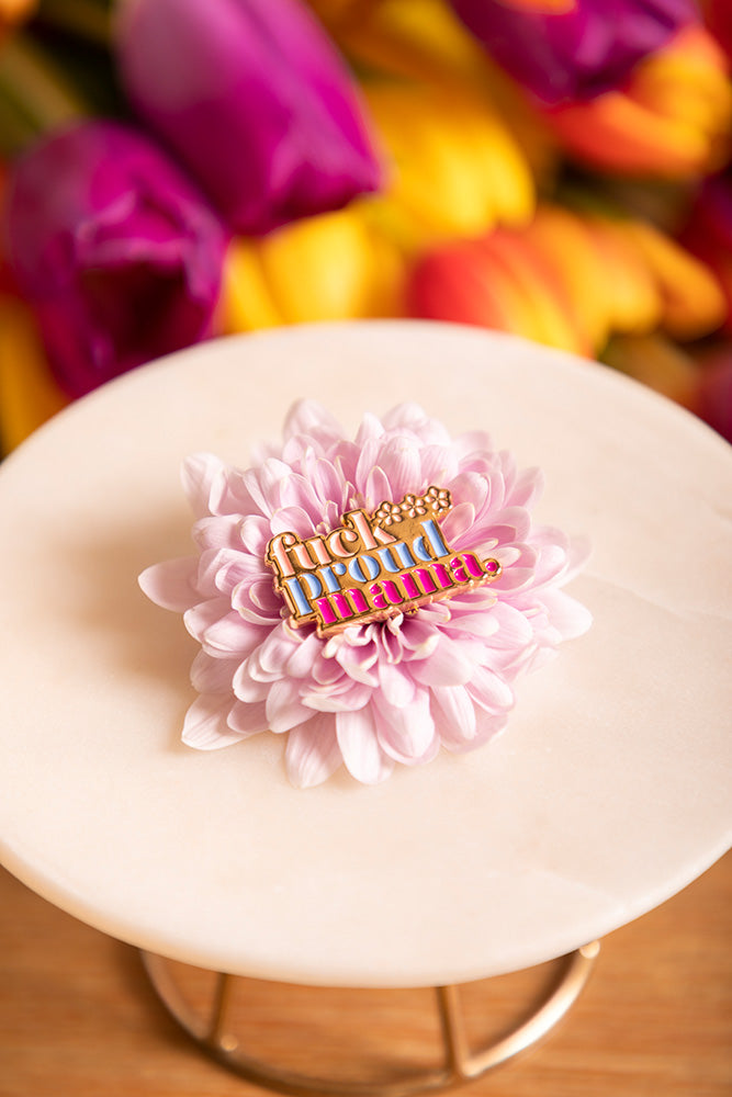 all-the-ways-to-say-proud-mama-pin-anstecker-emaille-23x27mm image 2
