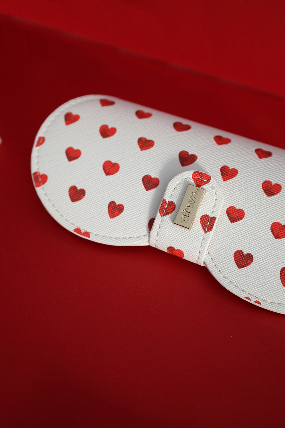 all-the-ways-to-say-clip-case-red-hearts-brillenetui-herzen image 5