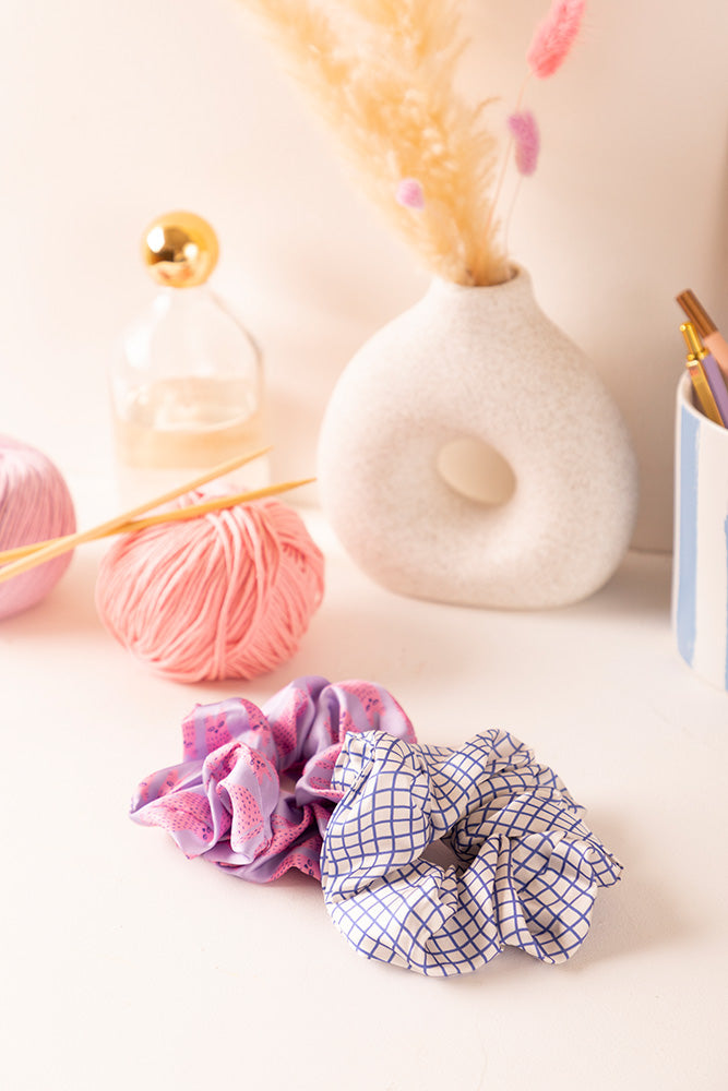 all-the-ways-to-say-happy-cat-scrunchies-duo-katzen-pink image 2