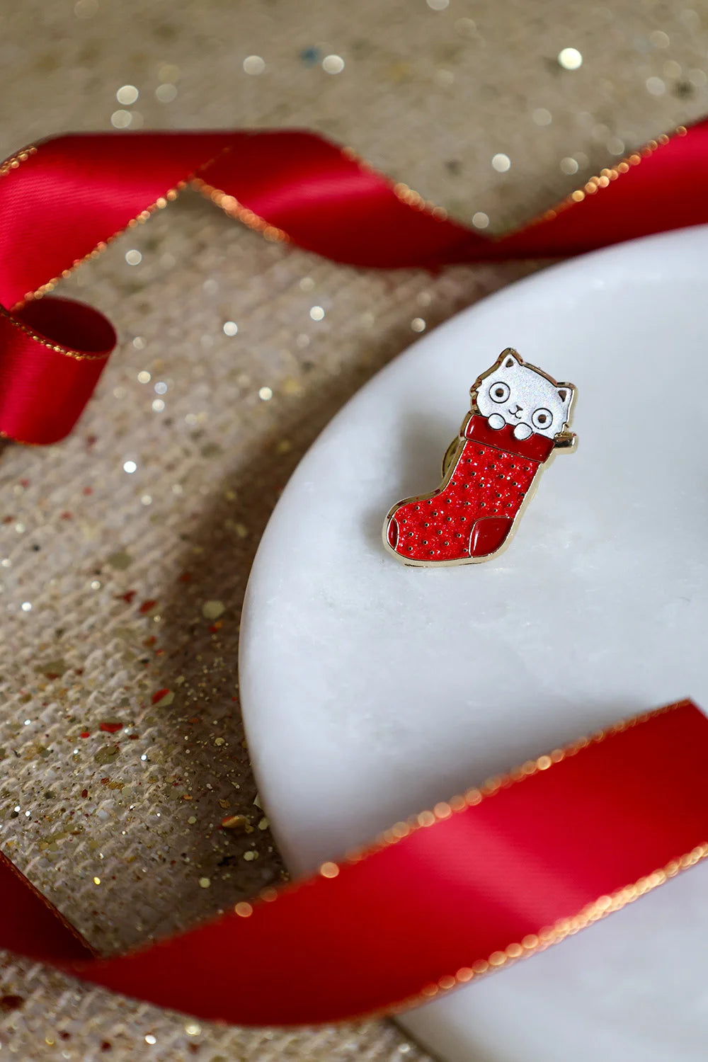 all-the-ways-to-say-cat-sock-pin-katze-weihnachten-emaille image 2