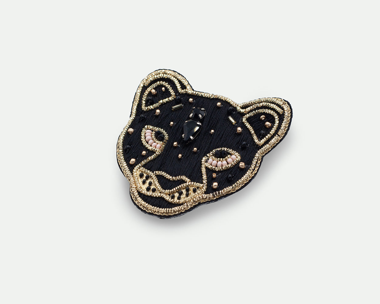 all-the-ways-to-say-black-leopard-brosche-gestickt image 5
