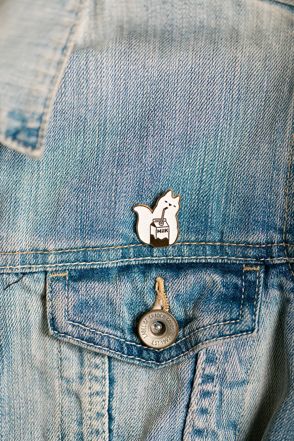 all-the-ways-to-say-pins-cat-milk-emaille-pin-katze-gold image 3
