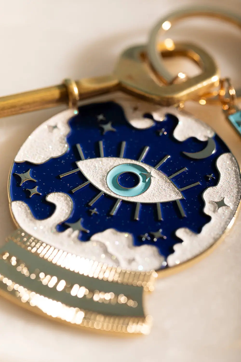 all-the-ways-to-say-i-see-everything-schl-sselanh-nger-gold image 2