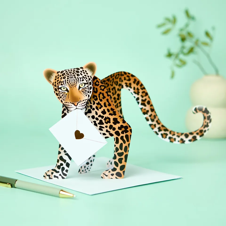 otter-house-special-delivery-grusskarte-leopard-3d-wildlife image 1