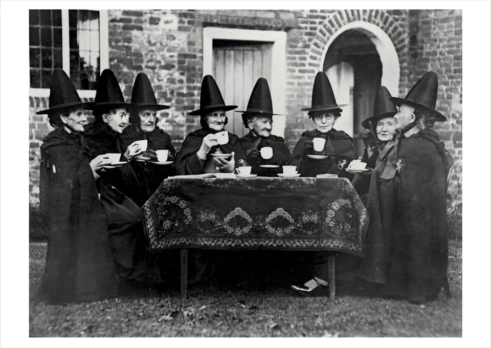 pomegranate-postcards-witches-coven-postkarte-humor image 1