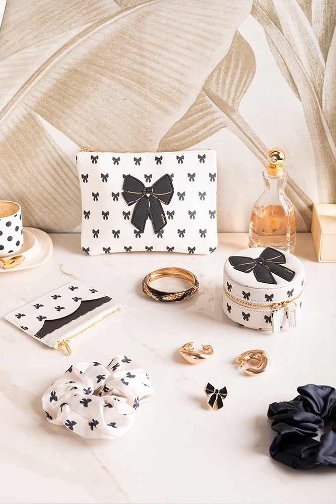 all-the-ways-to-say-black-bow-geldb-rse-9-2x11-5-cm-pu image 4