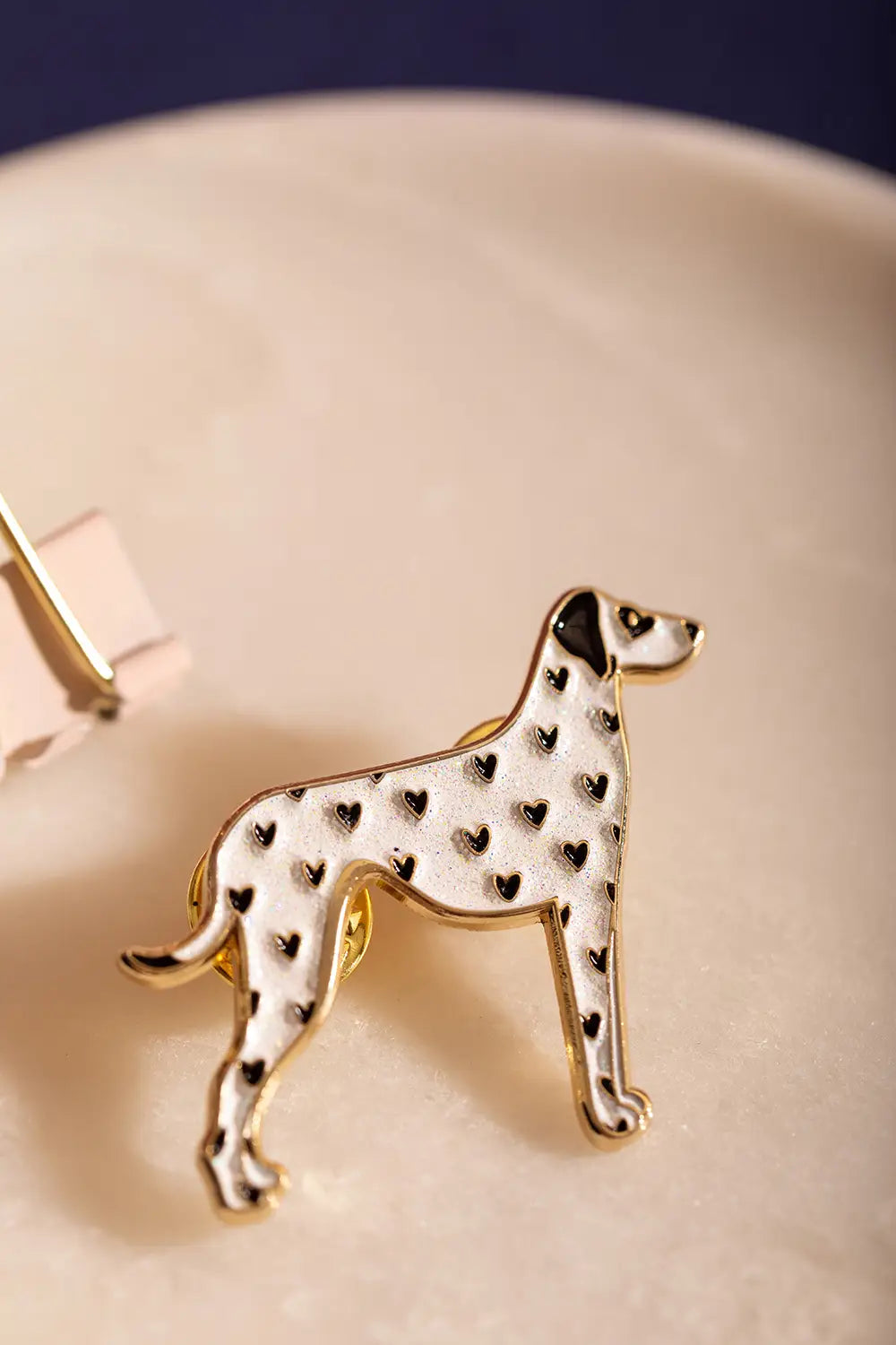 all-the-ways-to-say-dalmatian-emaille-pin-40x36-mm-gold image 4