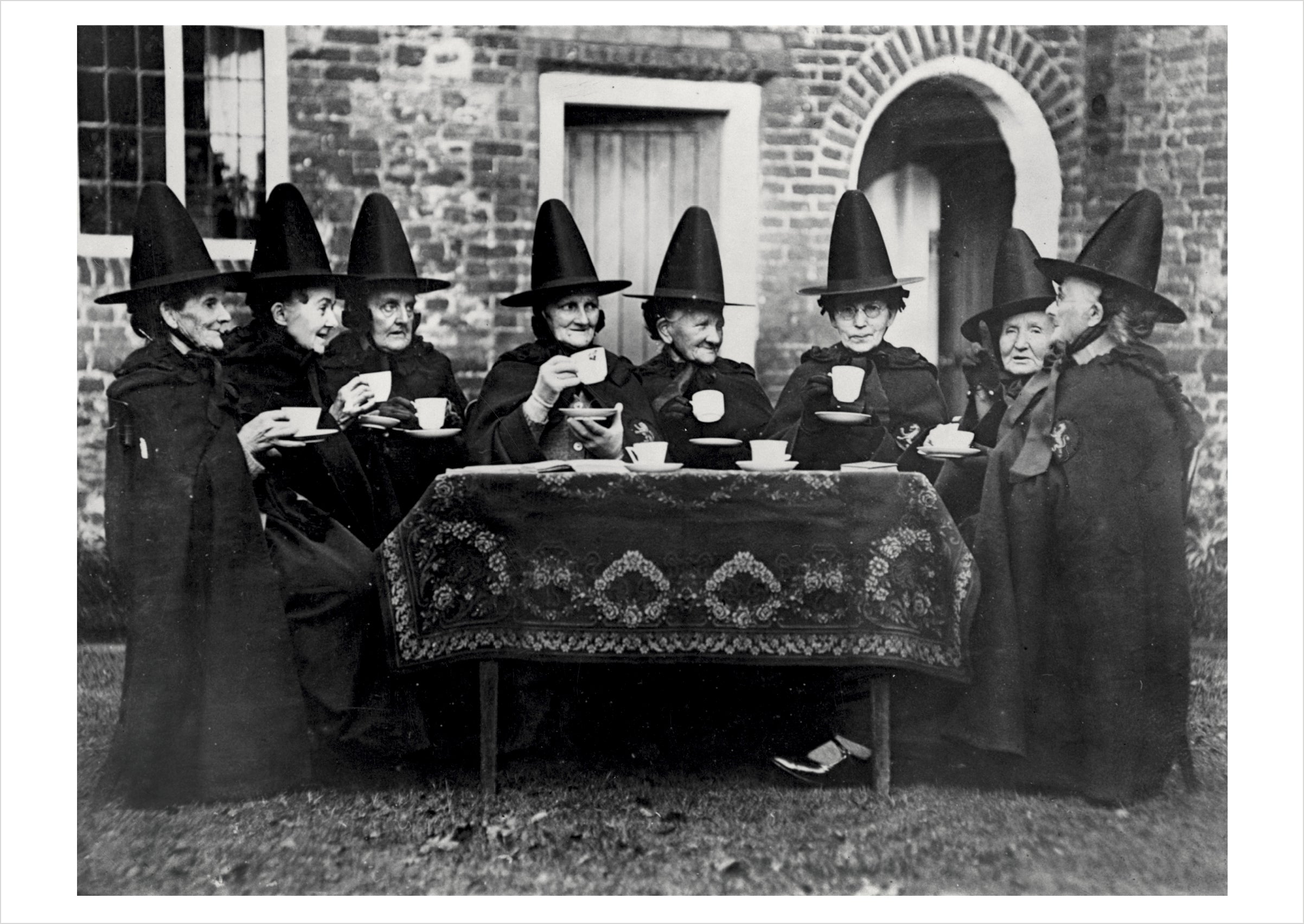 pomegranate-postcards-witches-coven-postkarte-humor image 1